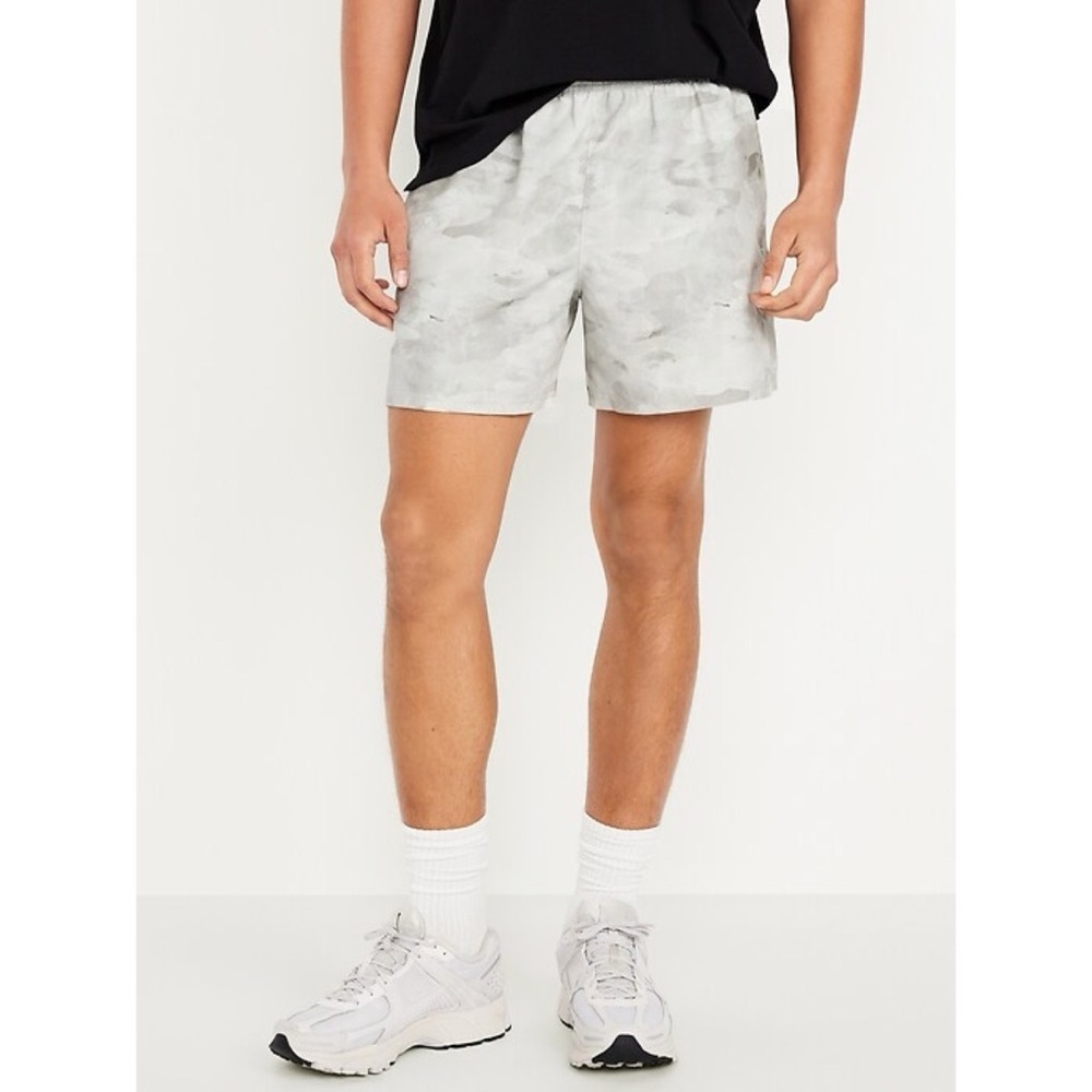 NWT Old Navy Explore 5” Inseam Camo Shorts XXL